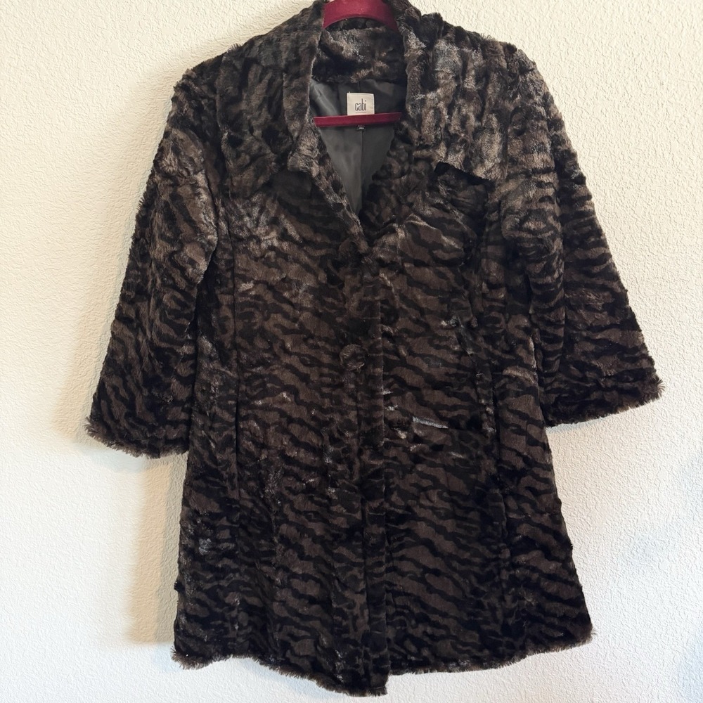 Cabi Brown Tiger Stripe Faux Fur Coat‎ Women's Size XS Mid-Length Plush Glam